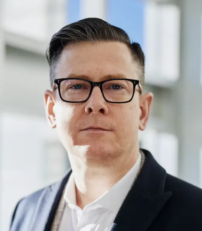 Damien L